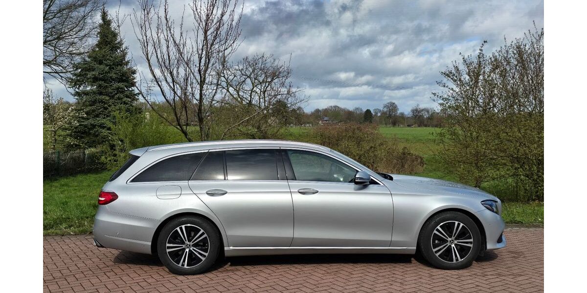 Mercedes-Benz E 220 107.000 km 23.850 &euro; Hünxe (Ruhrgebiet/Niederrhein) 46569