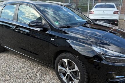 Hyundai i30 32.500 km 19.000 &euro; Wesel 46485