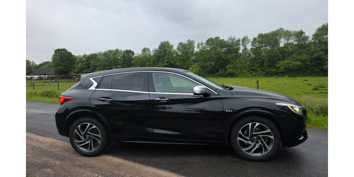 INFINITI Q30 221.000 km 8.990 &euro; Hünxe 46569