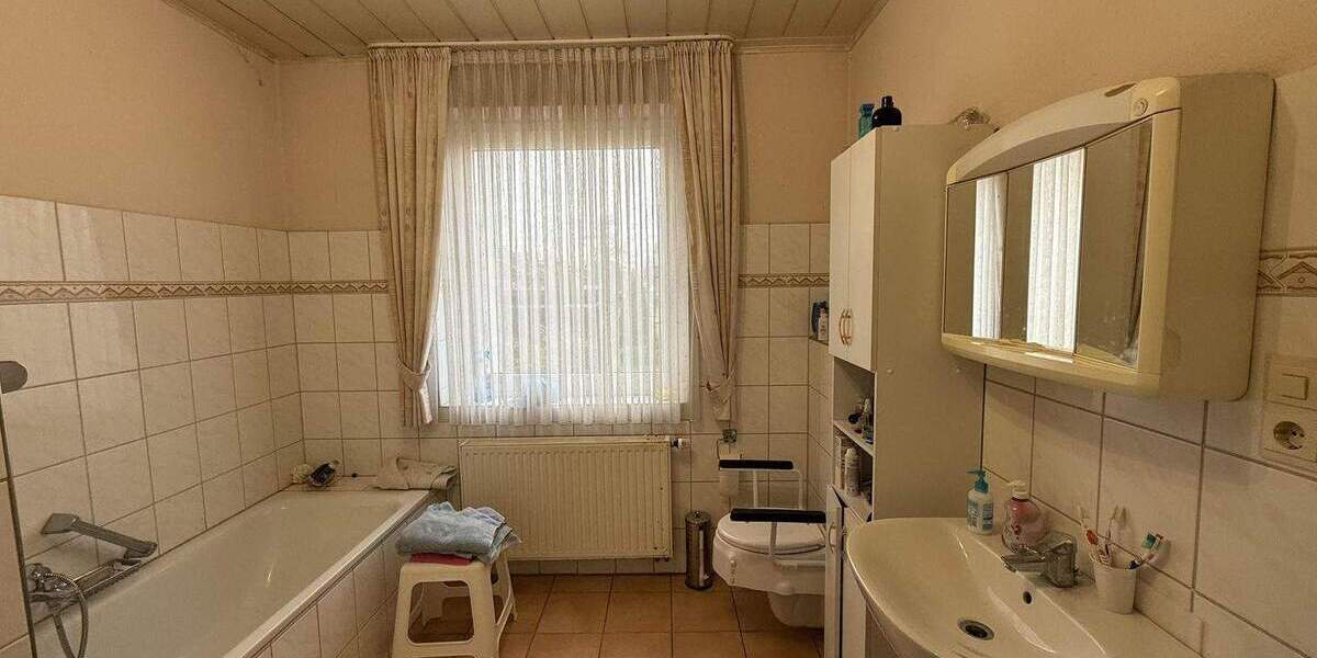 Reihenmittelhaus Wesel Büderich - 6 Zimmer, 133 m&sup2;, 180.000&euro; | Angebot:25815441