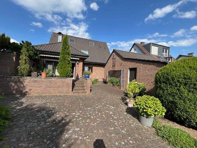 Mehrfamilienhaus, Wohnhaus Voerde - 8 Zimmer, 247 m&sup2;, 499.000&euro; | Angebot:25696499