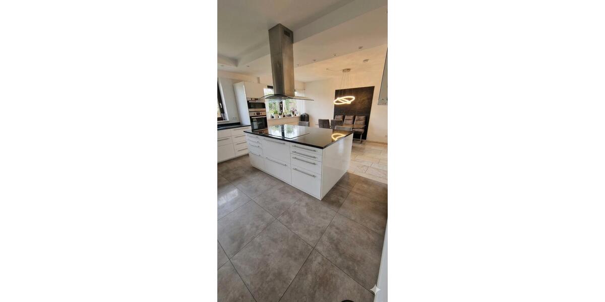 Einfamilienhaus Wesel - 8 Zimmer, 200 m&sup2;, 2.950&euro; | Angebot:26595947