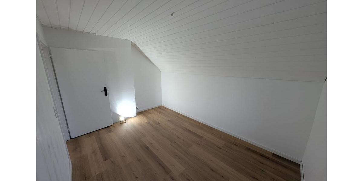 Dachgeschoßwohnung Wesel Bislich - 3 Zimmer, 72 m&sup2;, 116.000&euro; | Angebot:25649505