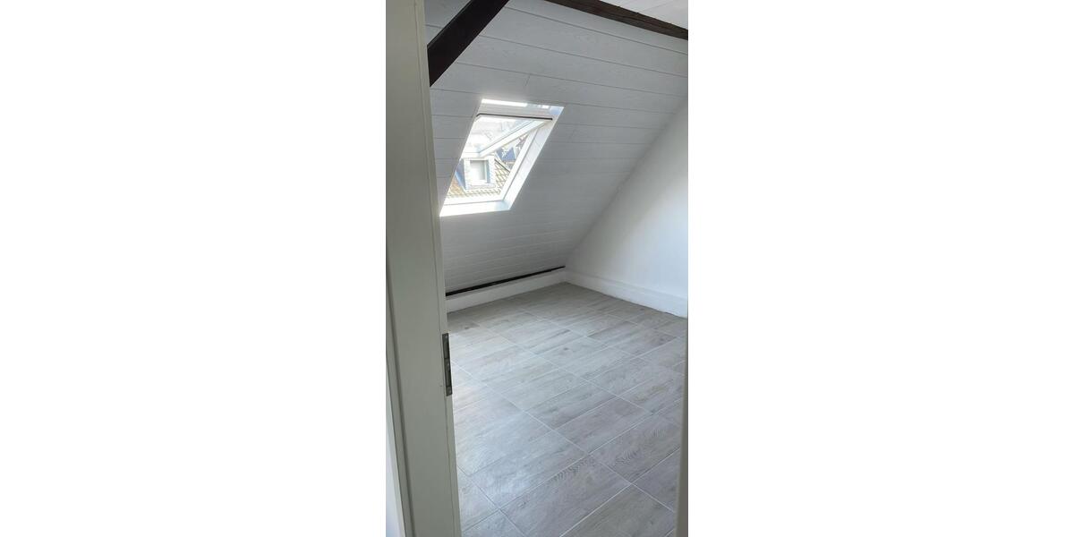 Dachgeschoßwohnung Rees - 4 Zimmer, 97 m&sup2;, 1.100&euro; | Angebot:25935356
