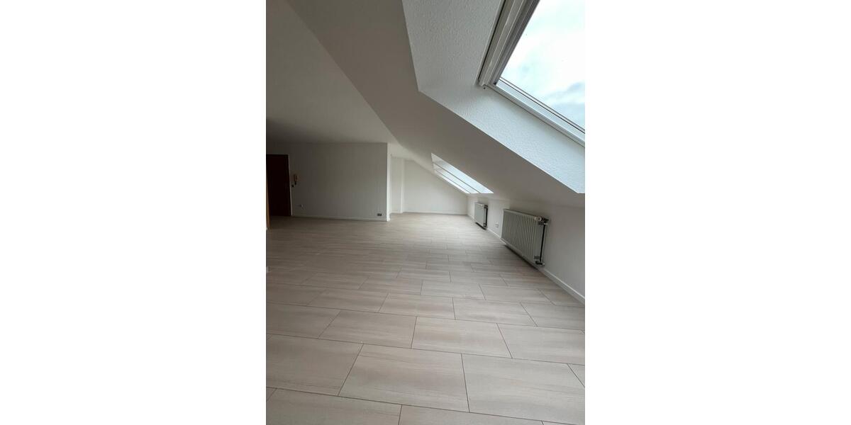 Dachgeschoßwohnung Voerde (Niederrhein) - 2.5 Zimmer, 65 m&sup2;, 650&euro; | Angebot:25830173