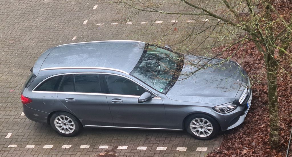 Mercedes-Benz 220 74.997 km 21.000 &euro; Wesel 46483