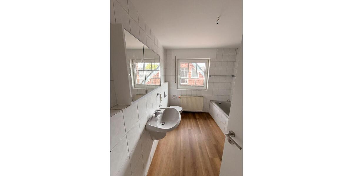 Dachgeschoßwohnung Hamminkeln - 3 Zimmer, 82 m&sup2;, 885&euro; | Angebot:26648912