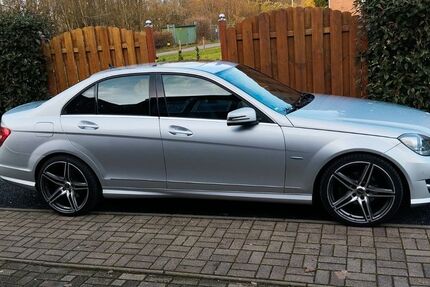 Mercedes-Benz C 250 273.000 km 9.950 &euro; Rees 46459