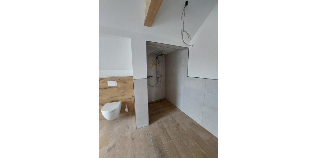 Dachgeschoßwohnung Kalkar - 3 Zimmer, 95 m&sup2;, 1.045&euro; | Angebot:24393576