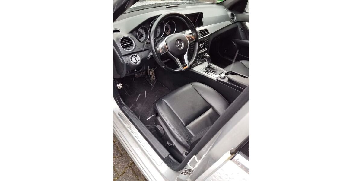 Mercedes-Benz C 250 273.000 km 9.950 &euro; Rees 46459