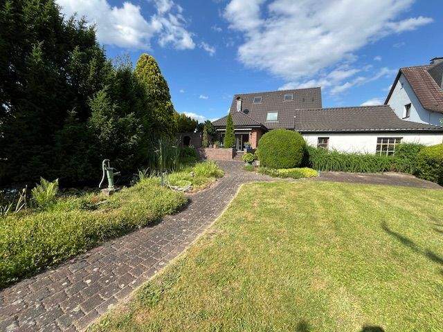 Mehrfamilienhaus, Wohnhaus Voerde - 8 Zimmer, 247 m&sup2;, 499.000&euro; | Angebot:25696499