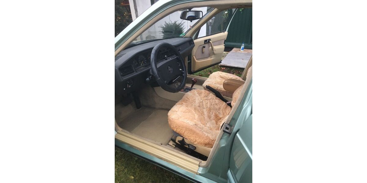 Mercedes-Benz 190 535.567 km 2.500 &euro; Emmerich 46446