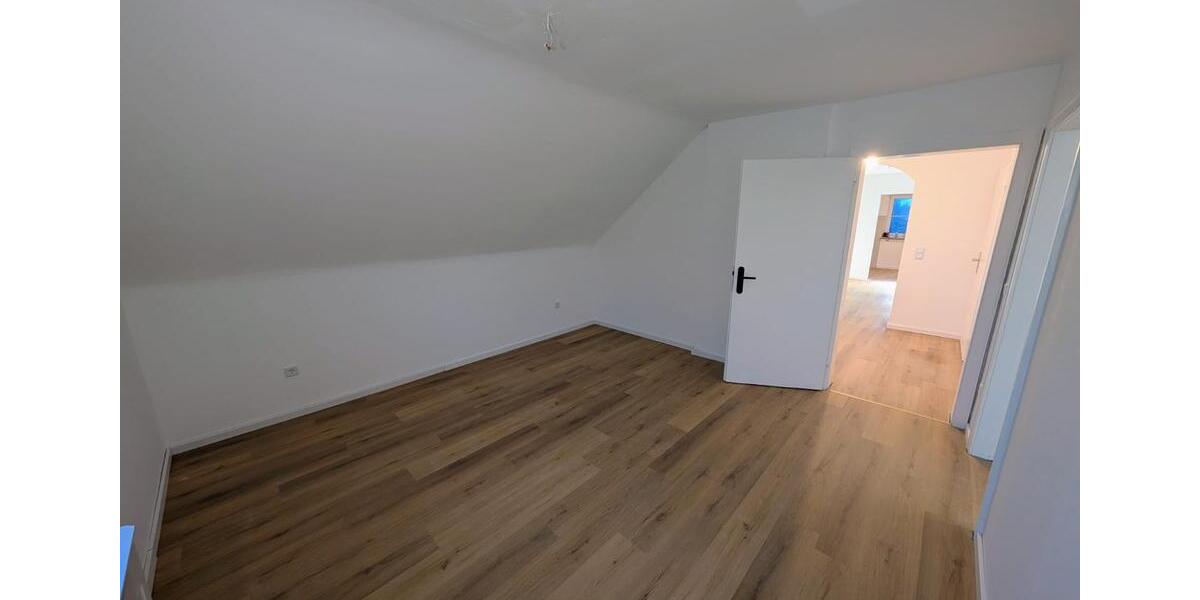 Dachgeschoßwohnung Wesel Bislich - 3 Zimmer, 72 m&sup2;, 116.000&euro; | Angebot:25649505