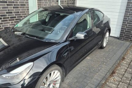 Tesla Model 3 64.300 km 26.400 &euro; Xanten 46509